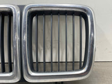Load image into Gallery viewer, Grille  BMW 735I 1992 - NW98247

