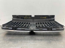 Load image into Gallery viewer, Grille  BMW 735I 1992 - NW98247
