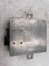 Load image into Gallery viewer, Radio  MERCEDES E-CLASS 1995 - NW7440
