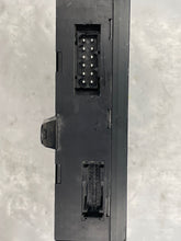 Load image into Gallery viewer, Radio  BMW 528I 2000 - NW7373
