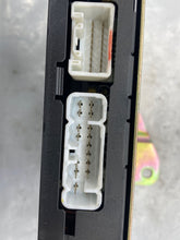 Load image into Gallery viewer, Radio  ISUZU RODEO 2002 - NW137772
