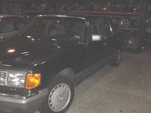 Load image into Gallery viewer, HEADLIGHT WIPER MOTOR Mercedes 420SEL 1986 86 - 32030
