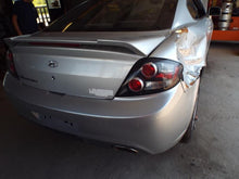 Load image into Gallery viewer, CONDENSER FAN ASSEMBLY Tiburon 2003 03 04 05 06 07 08 - MRK393490
