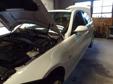 Load image into Gallery viewer, STRUT BMW 330xi 325xi 2006 06 Left - MRK421481
