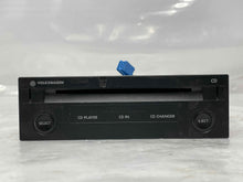 Load image into Gallery viewer, RADIO GOLF JETTA PASSAT 99 00 01 02 03 04 05 CD PLAYER - NW140155
