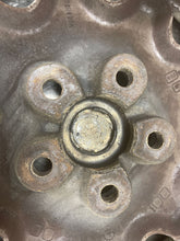 Load image into Gallery viewer, WHEEL Jaguar Xj8 98 99 16" Alloy 10 Triangle Slots - NW199532

