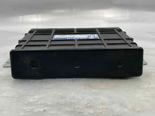 Load image into Gallery viewer, ECU ECM COMPUTER Kia Sedona 2002 02 - NW60728
