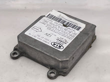 Load image into Gallery viewer, AIR BAG COMPUTER Kia Sedona 2002 02 2003 03 2004 04 05 - NW33359
