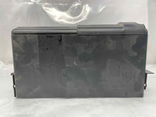 Load image into Gallery viewer, CD CHANGER Jetta Passat Corrado 93 94 95 96 97 98 99 - NW140125
