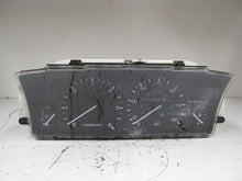 Load image into Gallery viewer, SPEEDOMETER CLUSTER Land Rover Discovery 96 97 98 99 - 372067
