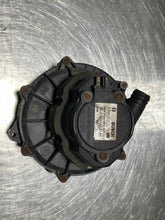 Load image into Gallery viewer, AIR INJECTION PUMP SMOG Mercedes CL500 G500 C320 ML320 98 99 00 01 02 03 04 - 06 - NW8143

