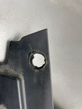 Load image into Gallery viewer, GRILL Mazda MPV 2000 00 2001 01 - NW98488
