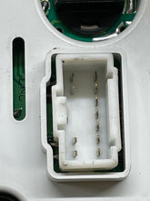 Load image into Gallery viewer, SPEEDOMETER CLUSTER Kia Sedona 2004 04 2005 05 - NW160722
