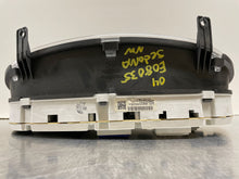 Load image into Gallery viewer, SPEEDOMETER CLUSTER Kia Sedona 2004 04 2005 05 - NW160722

