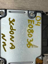 Load image into Gallery viewer, AIR BAG COMPUTER Kia Sedona 2002 02 2003 03 2004 04 05 - NW33350
