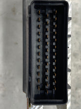 Load image into Gallery viewer, TRANSFER CASE COMPUTER Range Rover 97 98 99 00 01 02 - NW37084
