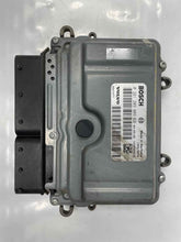 Load image into Gallery viewer, ECU ECM COMPUTER Volvo S40 V50 2004 04 2005 05 - NW62978
