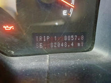 Load image into Gallery viewer, TRANSFER CASE Lincoln Navigator 2005 05 - NW176577
