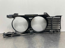 Load image into Gallery viewer, Grille  BMW 535I 1989 - NW98215
