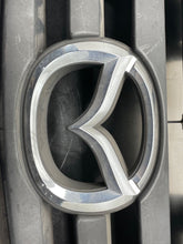 Load image into Gallery viewer, GRILL Mazda MPV 2000 00 2001 01 - NW98489
