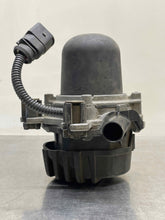 Load image into Gallery viewer, AIR INJECTION PUMP SMOG Cayenne 2003 03 2004 04 2005 05 2006 06 Right - NW8249
