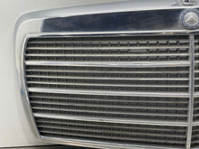 Load image into Gallery viewer, GRILL Mercedes 300D 300E 420 560SEL 86 87 88 89 90 91 - NW98573
