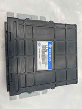 Load image into Gallery viewer, ECU ECM COMPUTER KIA SEDONA 2003 2004 2005 - NW60723
