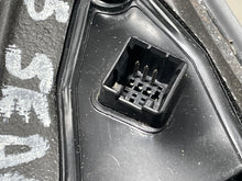 Load image into Gallery viewer, SIDE VIEW MIRROR Kia Sedona 2002 02 2003 03 04 05 Right - NW52835

