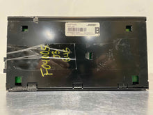 Load image into Gallery viewer, Radio  INFINITI Q45 2003 - NW137157
