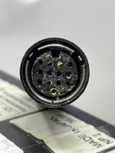 Load image into Gallery viewer, CD CHANGER Audi A4 A6 A8 1997 97 98 99 00 01 02 03 - 05 - NW136096
