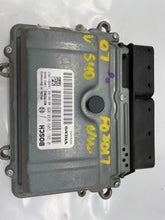 Load image into Gallery viewer, ECU ECM COMPUTER Volvo C30 V40 V70 2006 06 2007 07 08 - NW63014
