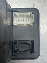 Load image into Gallery viewer, Vacuum Pump  MERCEDES C-CLASS 2000 - NW189201
