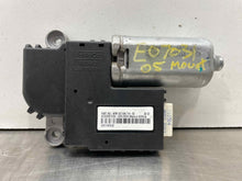 Load image into Gallery viewer, Sunroof Motor  MOUNTAINEER 2005 - NW167625
