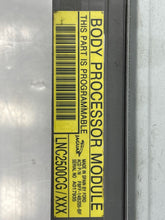 Load image into Gallery viewer, BODY CONTROL MODULE JAGUAR XJ8 1999 99 - NW33074
