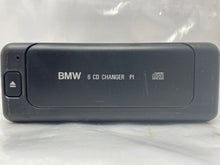 Load image into Gallery viewer, CD CHANGER BMW 740i 750i 1999 99 00 01 - NW136607
