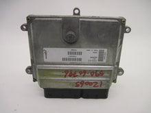 Load image into Gallery viewer, ECU ECM COMPUTER Volvo S40 50 V70 04 05 06 07 - 558618
