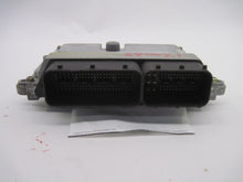 Load image into Gallery viewer, ECU ECM COMPUTER Volvo S40 50 V70 04 05 06 07 - 558618
