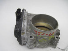 Load image into Gallery viewer, THROTTLE BODY Volvo S40 V70 2004 04 05 06 07 08 - 561105
