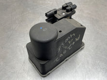 Load image into Gallery viewer, Vacuum Pump  MERCEDES 400 1993 - NW189261

