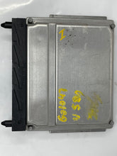 Load image into Gallery viewer, ECU ECM COMPUTER Volvo S60 V70 S80 2000 00 2001 01 - NW39288
