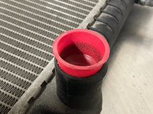 Load image into Gallery viewer, RADIATOR BMW 540I 850I 91 92 93 94 95 96 97 - NW132000
