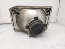 Load image into Gallery viewer, HEADLIGHT LAMP ASSEMBLY Rover Disco II Disco SD Discovery 99-02 Right - NW103494
