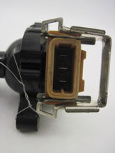 Load image into Gallery viewer, IGNITION COIL BMW 320i 850i M5 X5 Z3 Z8 1995 95 96 - 03 - 613276
