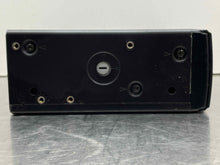 Load image into Gallery viewer, CD CHANGER Saab 9-3 9-5 99 00 01 02 03 04 05 - NW139503
