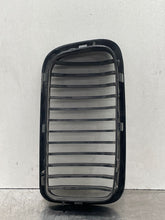 Load image into Gallery viewer, Grille  BMW 740I 1995 - NW98250
