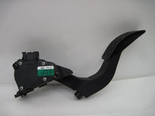Load image into Gallery viewer, ELECTRONIC PEDAL ASSEMBLY Audi S4 2004 04 - 634373
