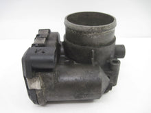 Load image into Gallery viewer, THROTTLE BODY Beetle Jetta Golf 99 00 01 02 03 04 05 06 - 638751
