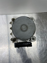 Load image into Gallery viewer, ABS PUMP Saab 9-2X Impreza 2005 05 manual - NW2401
