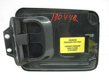 Load image into Gallery viewer, Fuel Filler Door Discovery 2001 01 - 668551
