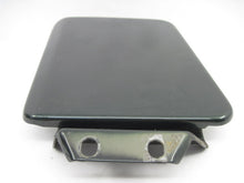Load image into Gallery viewer, Fuel Filler Door Discovery 2001 01 - 668551
